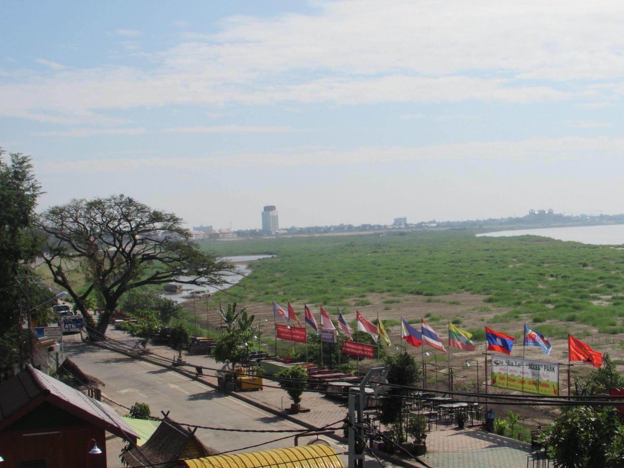 Nalinthone Guesthouse Ban Nongdouang Exterior foto